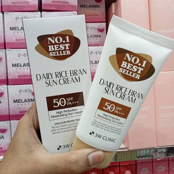 3W Clinic Daily Rice Bran Moisturizing Sun Cream SPF 50+ PA+++ (50ml)